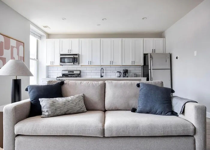Lakeview 2br W Wd Nr Wrigley Field Chi-944