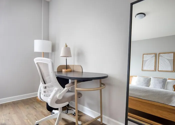 Lakeview 2br W Wd Nr Wrigley Field Chi-944 Chicago